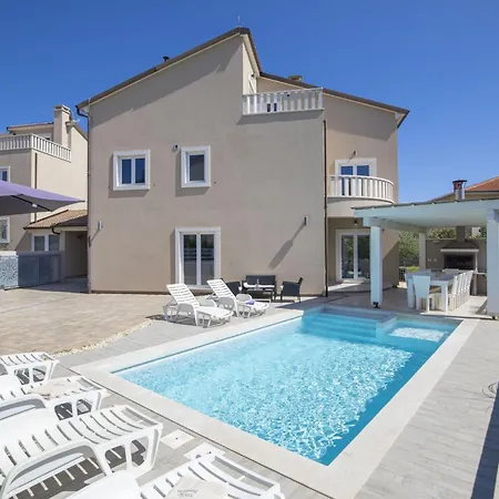8-schlafzimmer-villa Bianca Mit Pool- Sauna- Bil By Interhome بيت للعطل بريمونتيرا