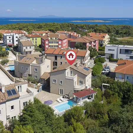 8-schlafzimmer-villa Bianca Mit Pool- Sauna- Bil By Interhome بيت للعطل