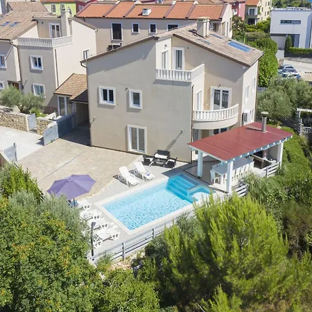8-schlafzimmer-villa Bianca Mit Pool- Sauna- Bil By Interhome *