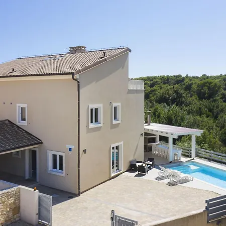 8-schlafzimmer-villa Bianca Mit Pool- Sauna- Bil By Interhome بريمونتيرا