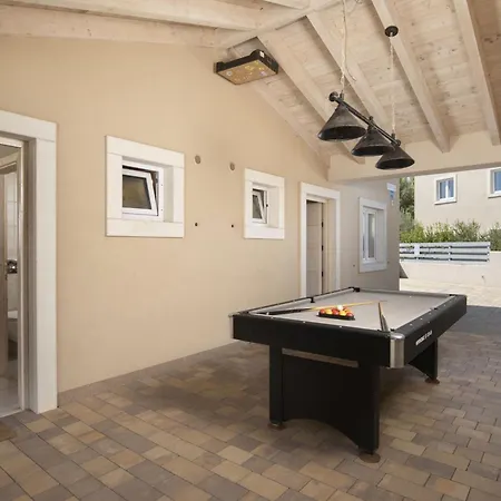 8-schlafzimmer-villa Bianca Mit Pool- Sauna- Bil By Interhome بيت للعطل بريمونتيرا