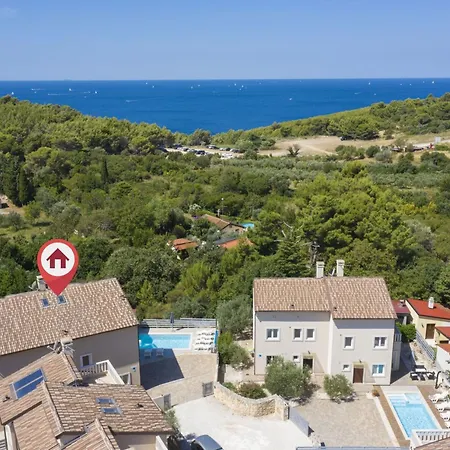 8-schlafzimmer-villa Bianca Mit Pool- Sauna- Bil By Interhome بيت للعطل